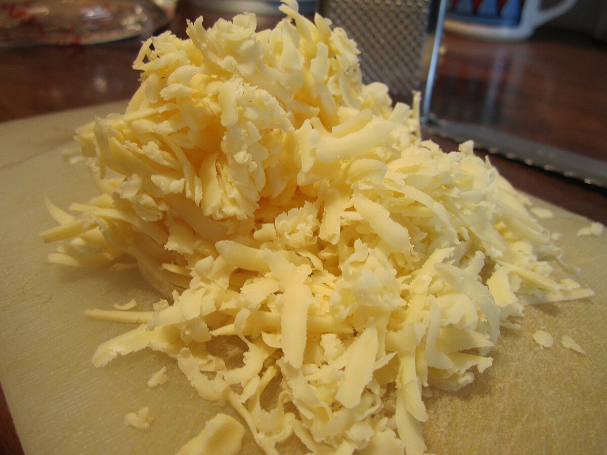https://upload.wikimedia.org/wikipedia/commons/thumb/a/a1/Grated_cheese_Annie_Mole.jpg/1200px-Grated_cheese_Annie_Mole.jpg