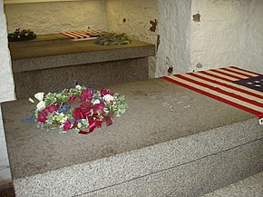 Gräber der Präsidenten John und John Quincy Adams und ihrer Frauen (Kirchengruft) in der United First Parish Church