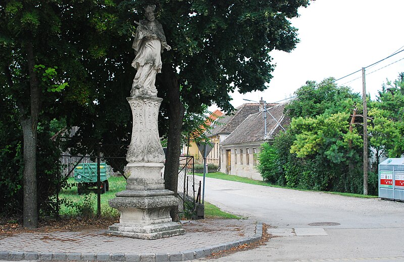 File:GuentherZ 2011-07-30 0080 Sitzendorf an der Schmida Statue Johannes Nepomuk.jpg