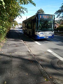 Photographie en couleurs d’un midibus.