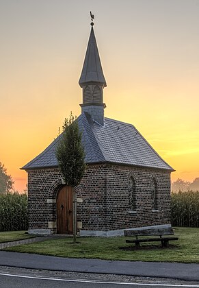 Capela St.-Johannes-Nepomuk em Hiddingsel, um distrito da cidade de Dülmen, Alemanha. (definição 2 425 × 3 500)