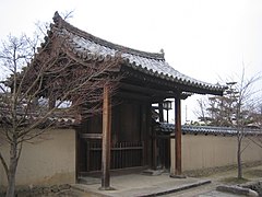 vierfüßiges Tor (shikyaku-mon) des Hōryū-Tempels (Hōryū-ji), Präfektur Nara