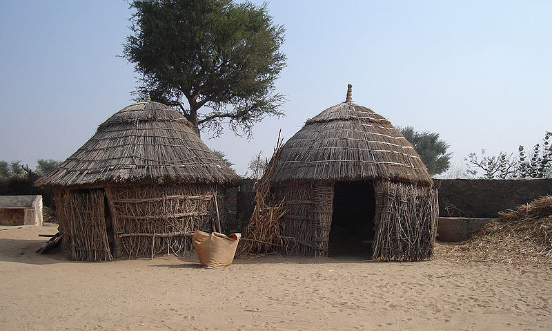 File:House in the Thar.JPG