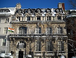 Icicles on the Embassy of India.JPG