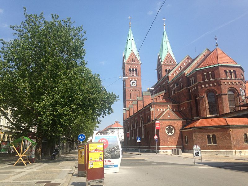 File:Iglesia en Maribor, Eslovenia (14644620258).jpg