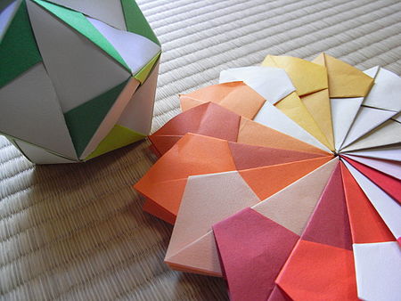 Tập tin:Image-2D and 3D modulor Origami.jpg