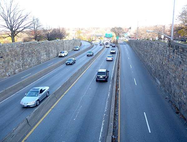 Just east of Queens Boulevard, approaching the eastern terminus. Union Turnpike straddles the road here.