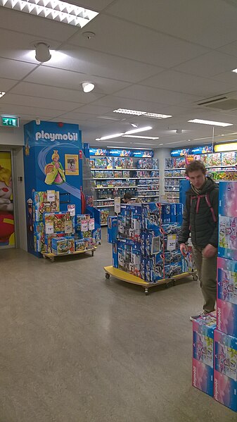 File:Interior of Intertoys, Groningen (2019) 03.jpg