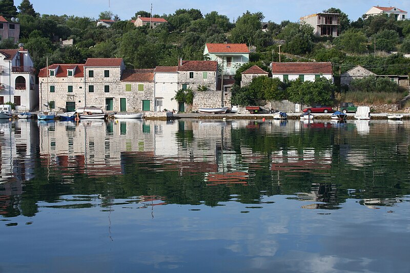 File:Isola di Drvenik Veli.jpg