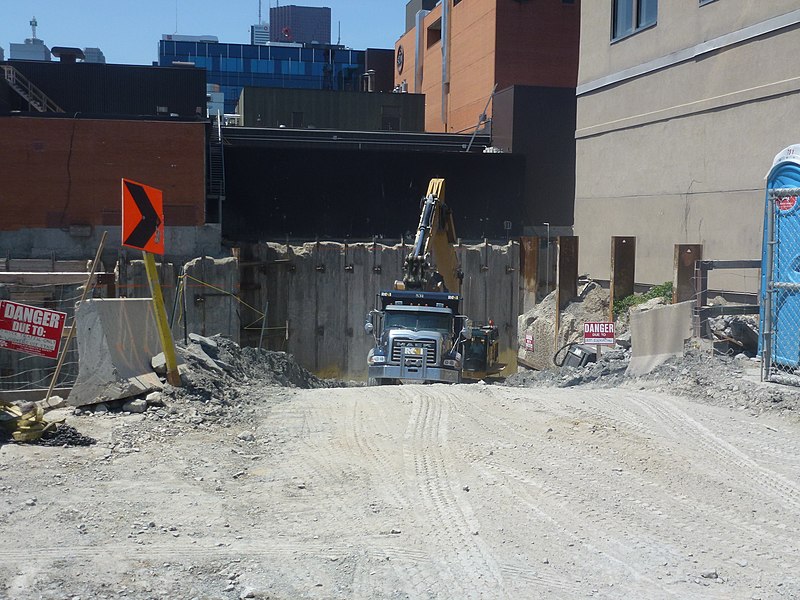 File:It took four buckets full to fill this dump truck, on 2014 07 11 (4).JPG - panoramio.jpg