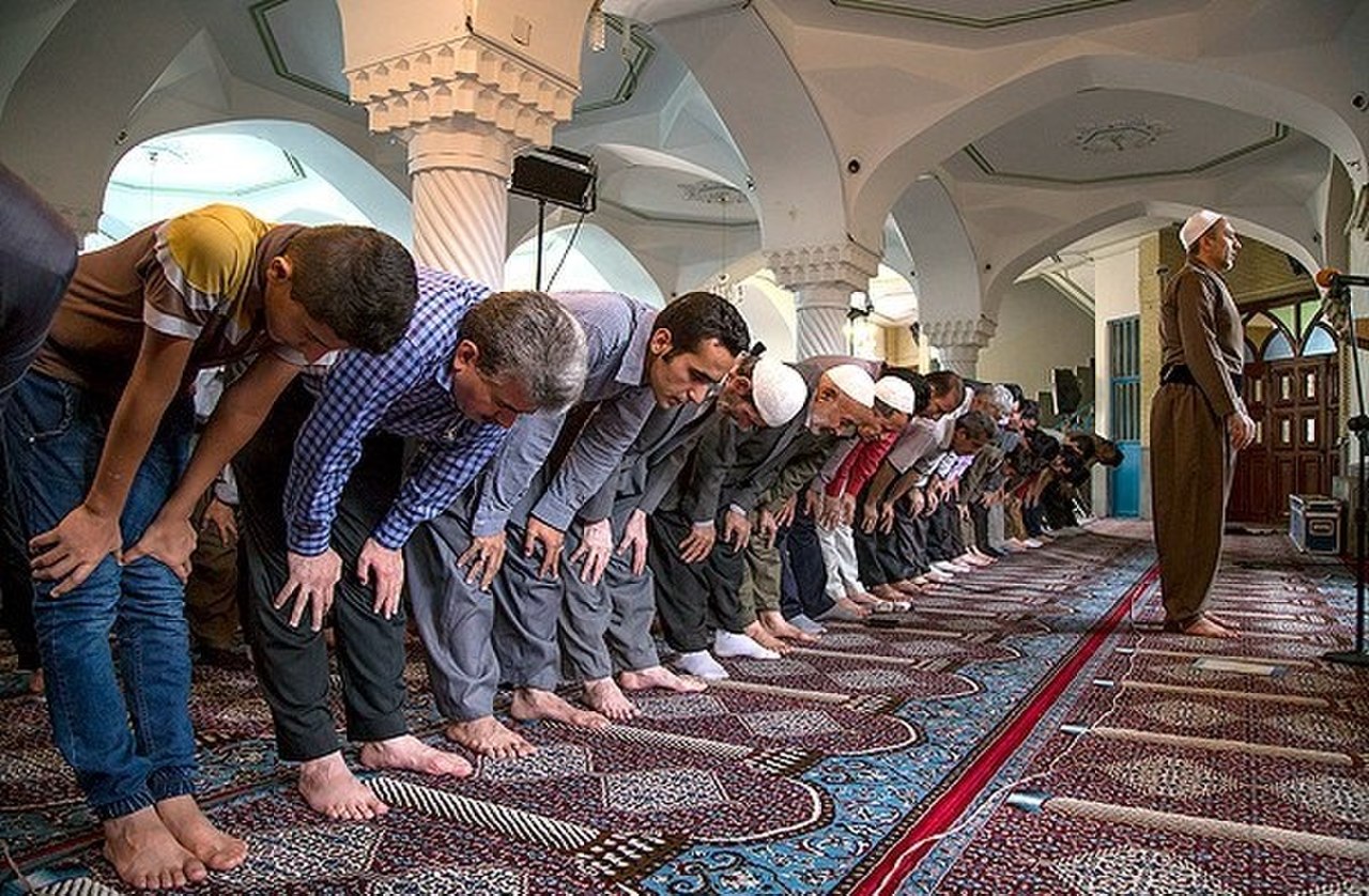 Как делать мусульманский. Мечеть ЗАФАЗА Ихсан. Санандадж Иран.