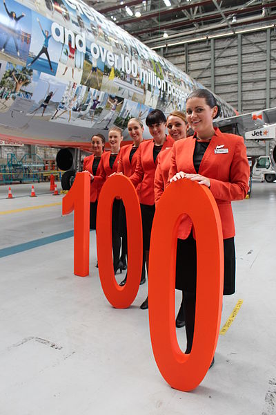 File:Jetstar crew unveiling our newest A320 (8646400161).jpg