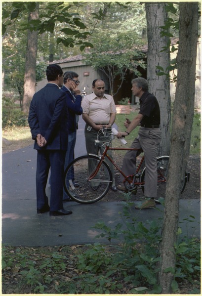 File:Jimmy Carter meets with members of the Israeli delegation at Camp David. - NARA - 181229.tif