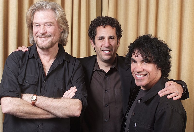 File:Jonathan Wolfson with Hall and Oates.jpg