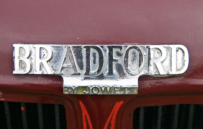 File:Jowett Bradford badge.jpg