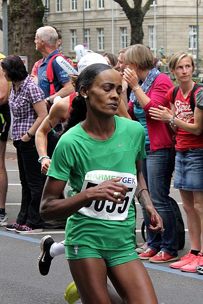 File:Kö-Lauf Düsseldorf 2014-09-07 0507 (15102906488).jpg