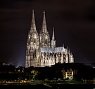 Kölner Dom nachts 2013.jpg