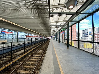 Kuinka päästä kohteeseen Kalasatama Metroasema paikassa Helsinki  kulkuvälineellä Bussi, Juna tai Metro?