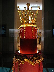 Gold Crown of Silla, late 4th - early 5th century AD Korean crown and belt from Silla-01.jpg