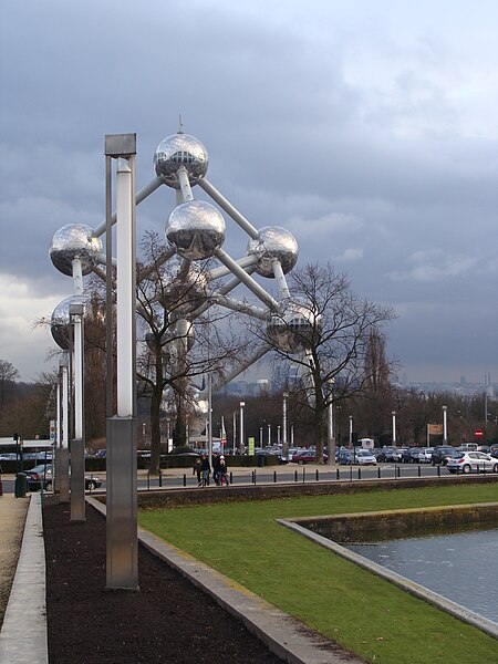 File:L’Atomium (3476787662).jpg