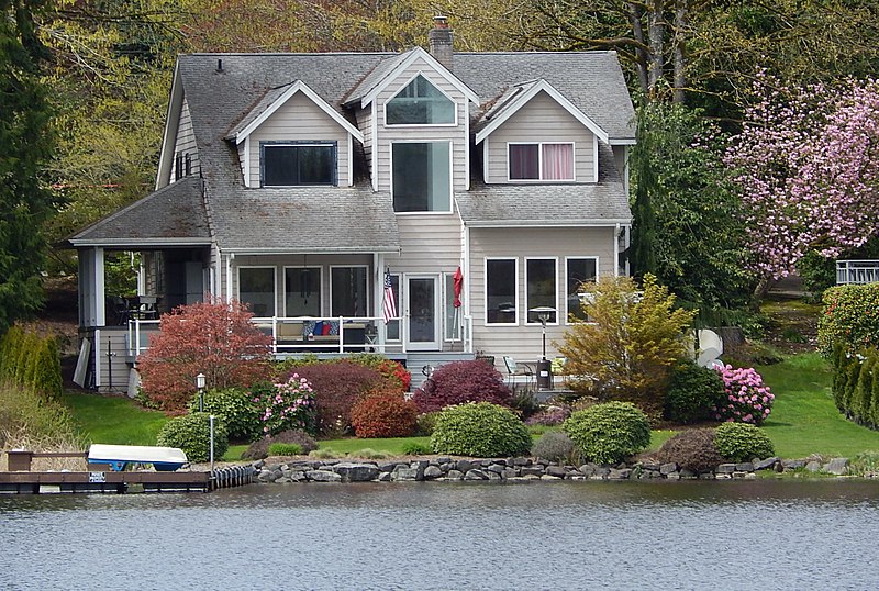 File:Lakeside home at Five Mile Lake Park, Federal Way, WA.jpg