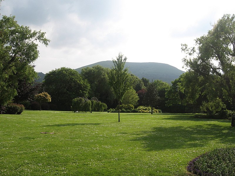 File:Lawns and the Blorenge - geograph.org.uk - 1773939.jpg