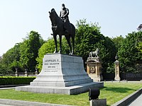 Leopold II Statue at Place du Trone - panoramio.jpg