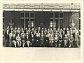 Lerarenkorps 1953-1956 onder studieprefect Smets op de speelplaats van de oude gebouwen in de Begijnenstraat