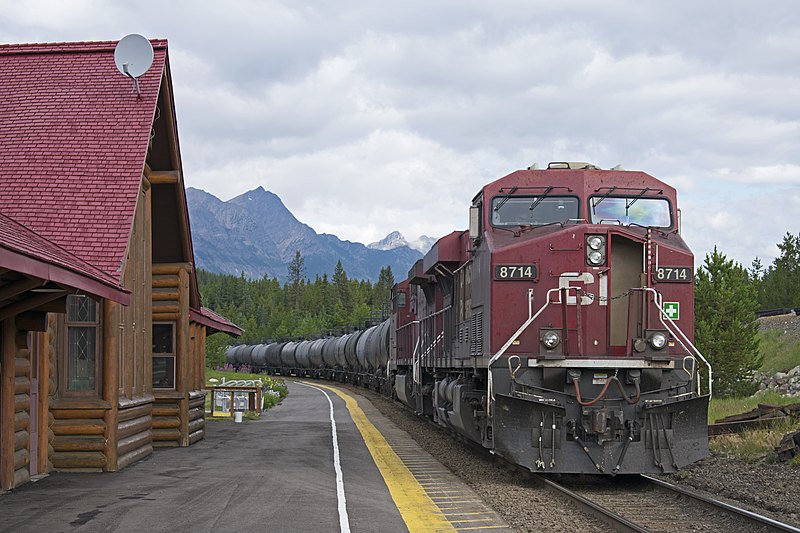 File:Locomotive at Lake Louise station.jpg