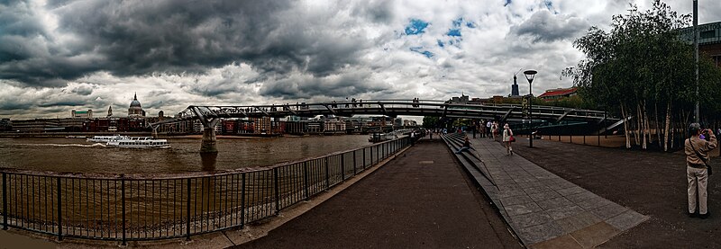 File:London - Bankside - Jubilee Walkway - Panorama View on St Paul's Cathedral & Millennium Bridge 01.jpg