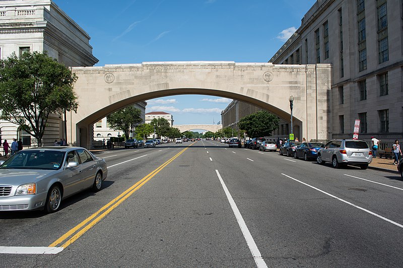 File:Looking E - 14th St SE and Independence Ave SW - Washington DC.jpg