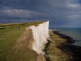 Mirando a lo largo de los acantilados hacia Beachy Head - geograph.org.uk - 35252.jpg