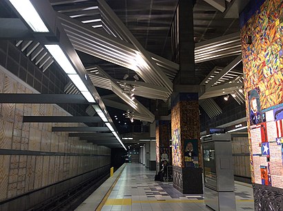 Los Angeles Metro, Universal City-Studio City Station, Platform View.jpeg