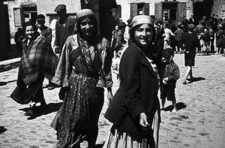 Roma women in the Lublin ghetto, 1940
