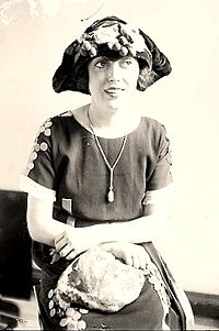 Mabel Normand wearing a tam design in 1921 MabelNormand1921ChairHatA.jpg