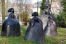 Meninas by Manolo Valdes. Manolo Valdes Las Meninas.jpg