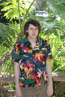 Matty Cardarople dengan alam shirt.png