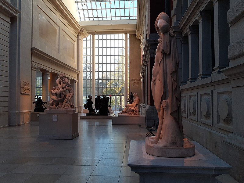 File:Metropolitan Museum, hall.jpg