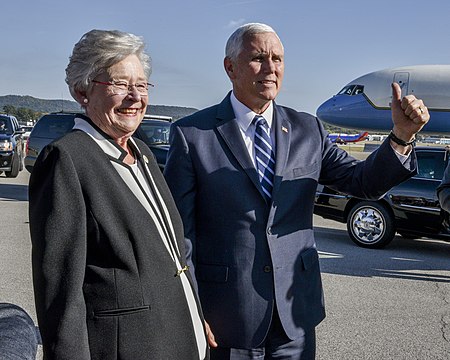 Tập_tin:Mike_Pence_and_Kay_Ivey.jpg