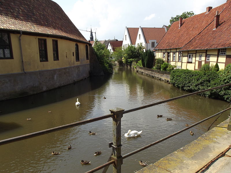 File:Moat Castle Steinfurt.jpg