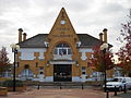 English: The former town hall of Molinghem, now in Isbergues, Pas-de-Calais, France. Français : L'ancienne mairie de Molinghem, aujourd'hui rattachée à Isbergues, Pas-de-Calais, France.