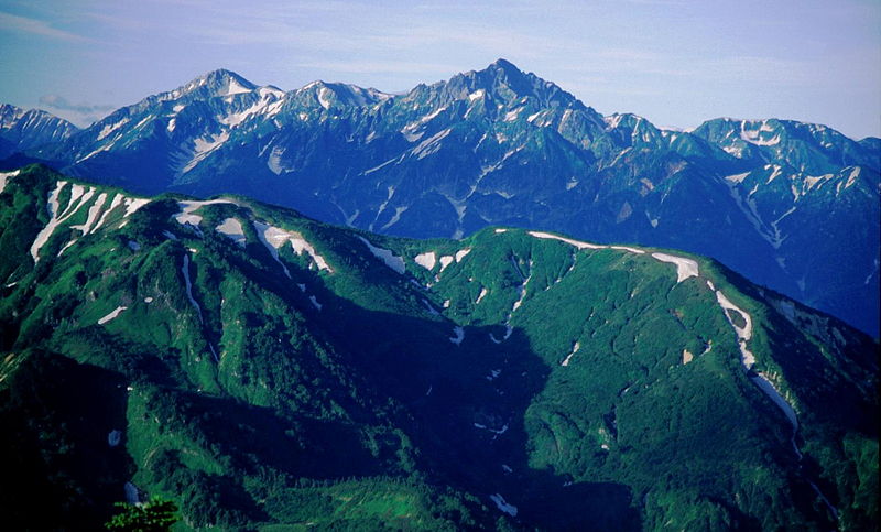 File:Mount Tate and Mount Tsurugi from Mount Asahi 2000-07-30.jpg