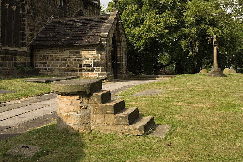 File:Mounting Block, St Peter's Church - geograph.org.uk - 2437332.jpg