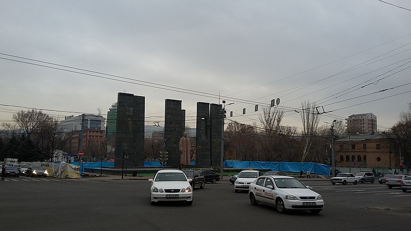 File:Myasnikyan statue, Yerevan 22.jpg