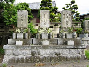 Natsume Yoshonobu's Grave.jpg