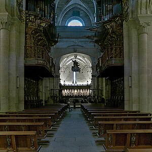 Nave central de la Catedral de Tuy.jpg