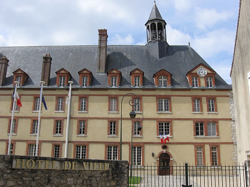 File:Nemours Mairie.JPG