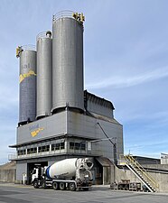 Silo voor een cementfabriek aan de Binckhorsthaven