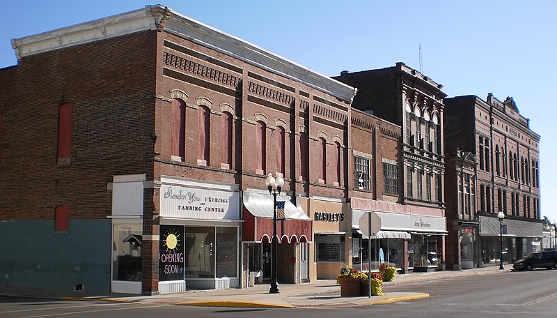 File:North side of courthouse square Hartford City IN.jpg