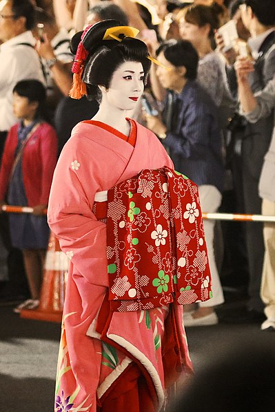 File:Oiran Dochu Procession in SUSUKINO. (35562356544).jpg